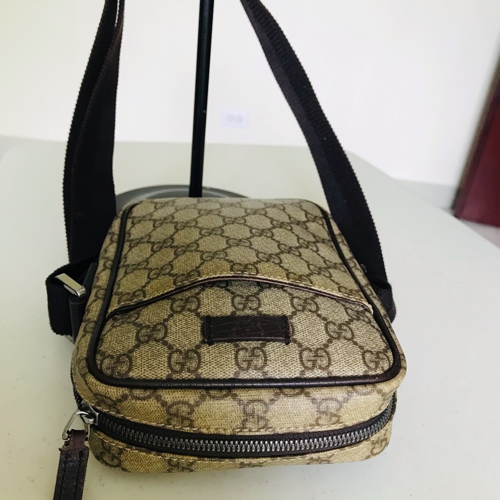 Gucci Beige Brown Monogram Messenger Bag - Picture 8 of 16